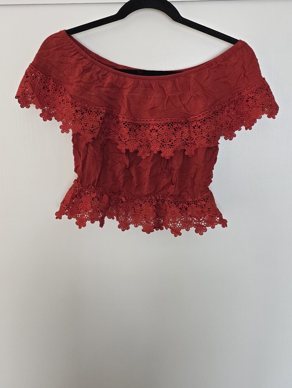 Love University - Off-The-Shoulders Sleeveless Crop Top With Crochet